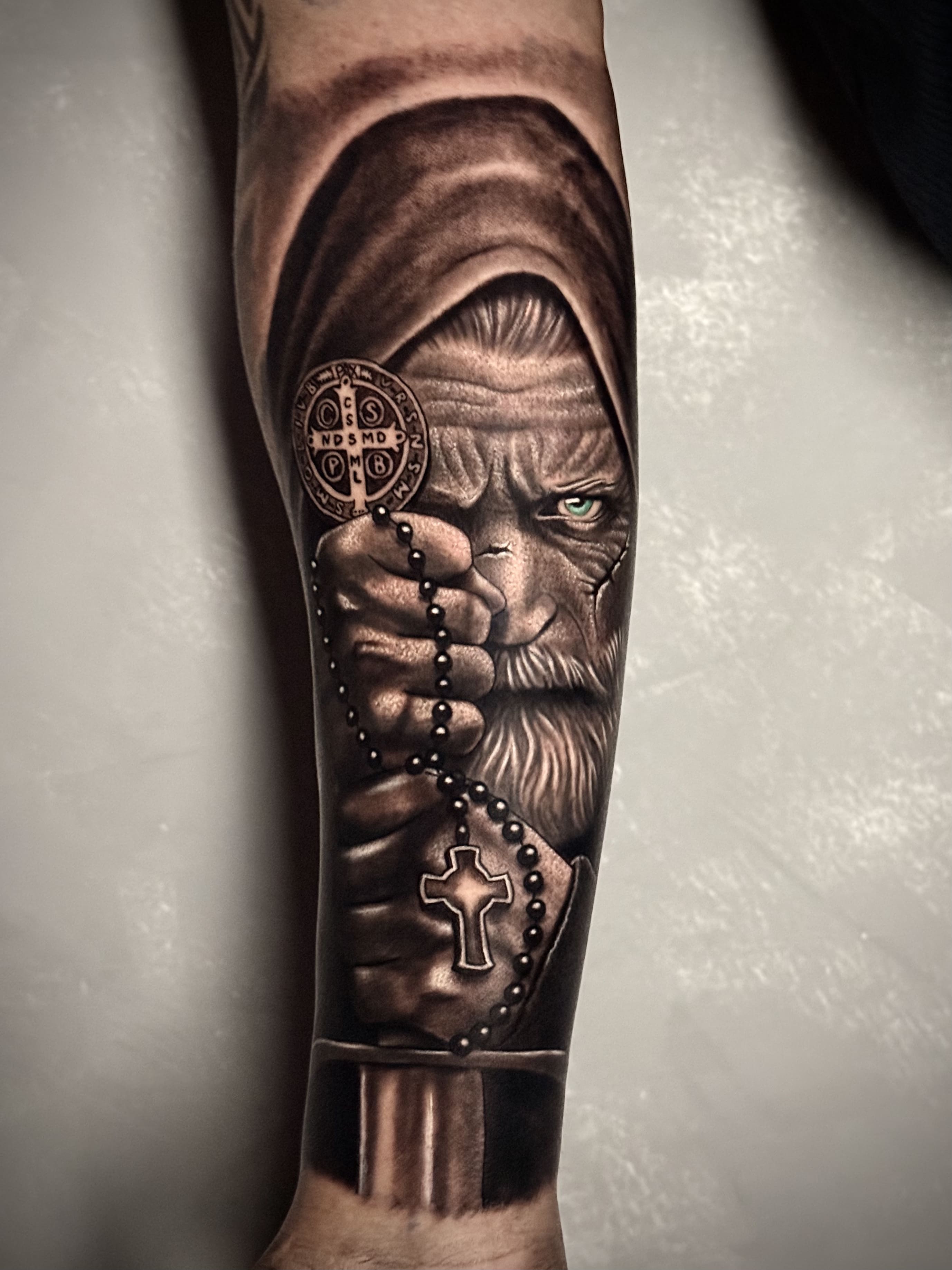 Tattoo exclusiva criada por tatuador premiado em Goiás
