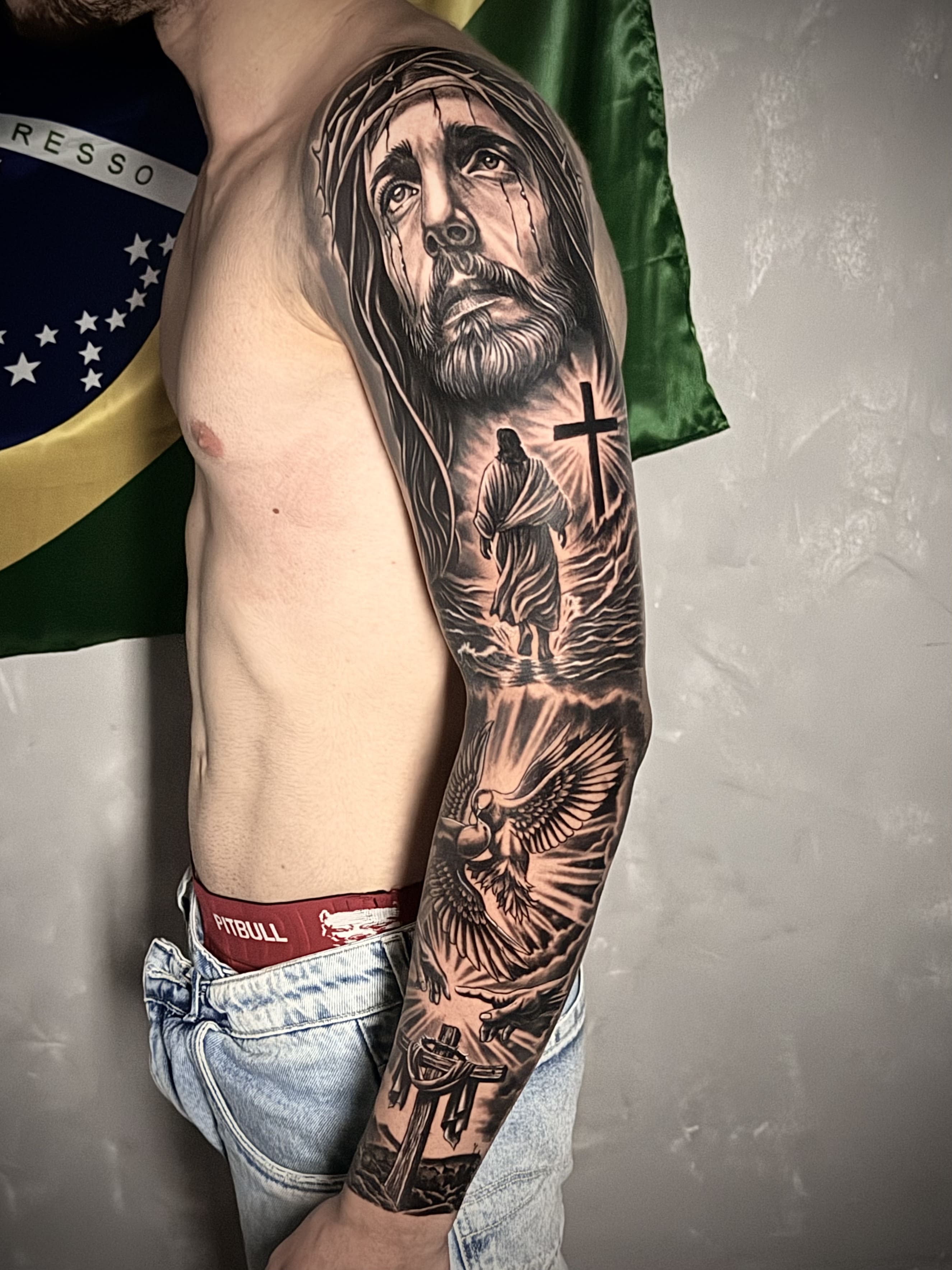 Trabalho de tatuagem cover up e cobertura em Goiânia