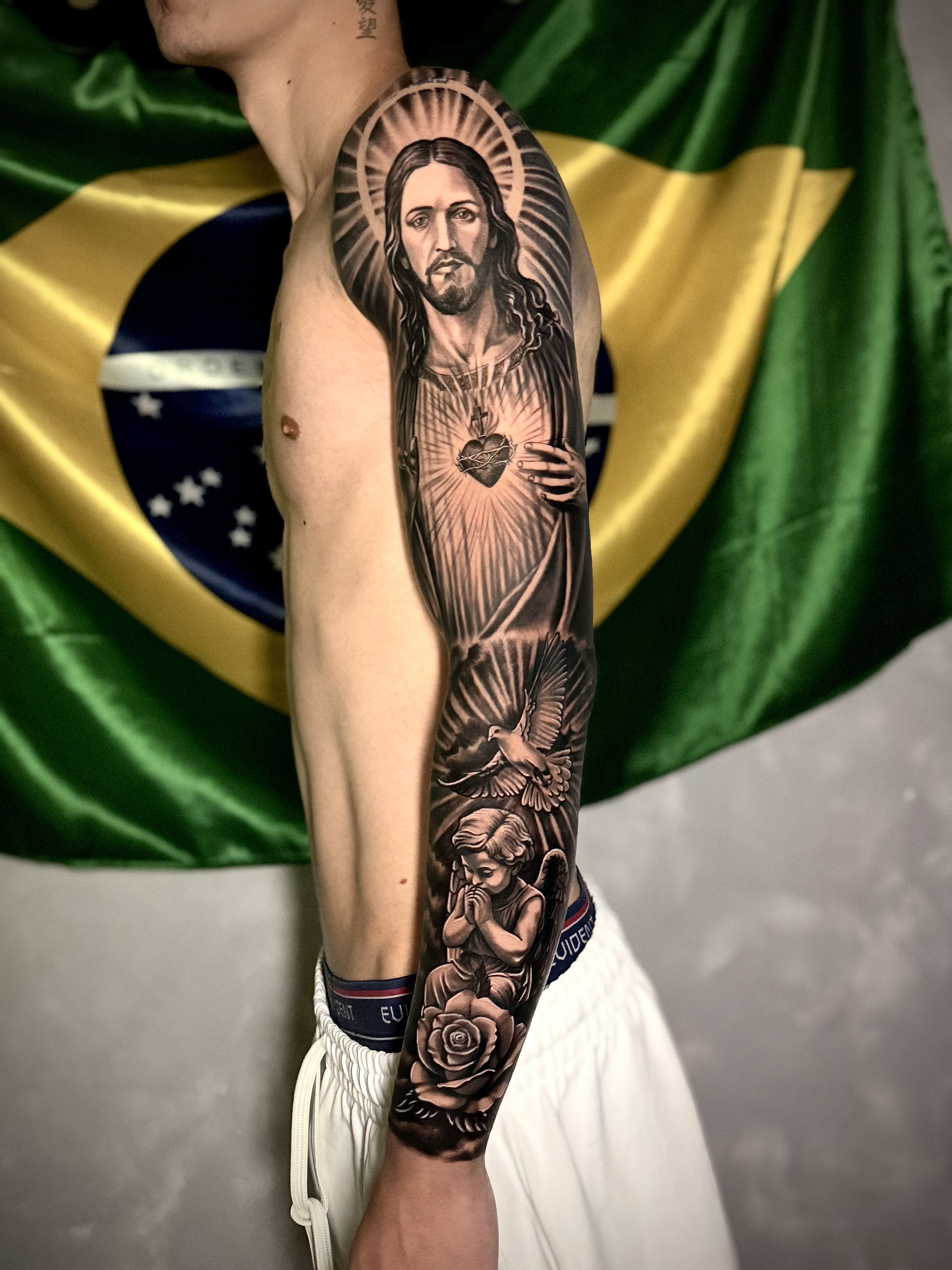 Arte exclusiva em pele feita no Raphael Lima Tattoo Studio