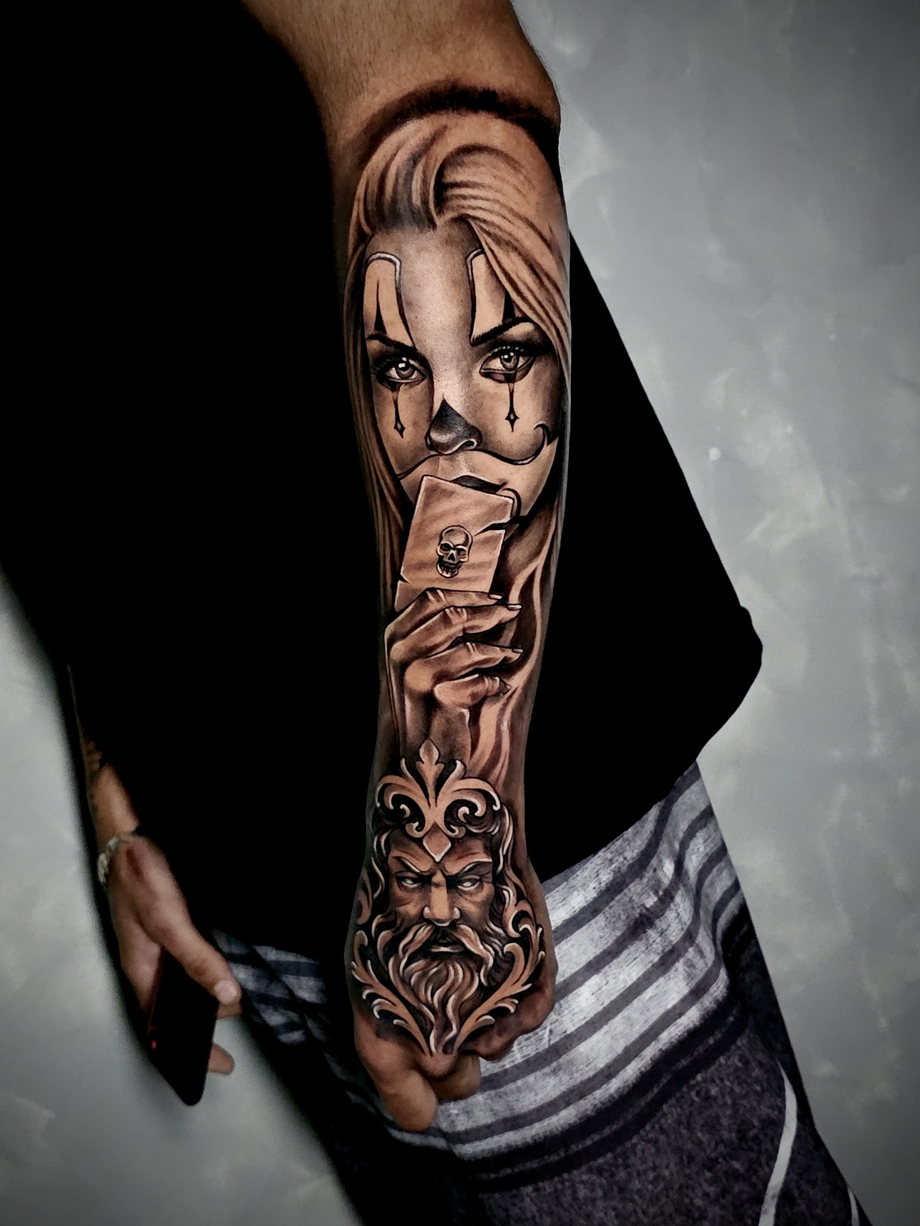 Detalhes de tatuagem realista preto e cinza por Raphael Lima